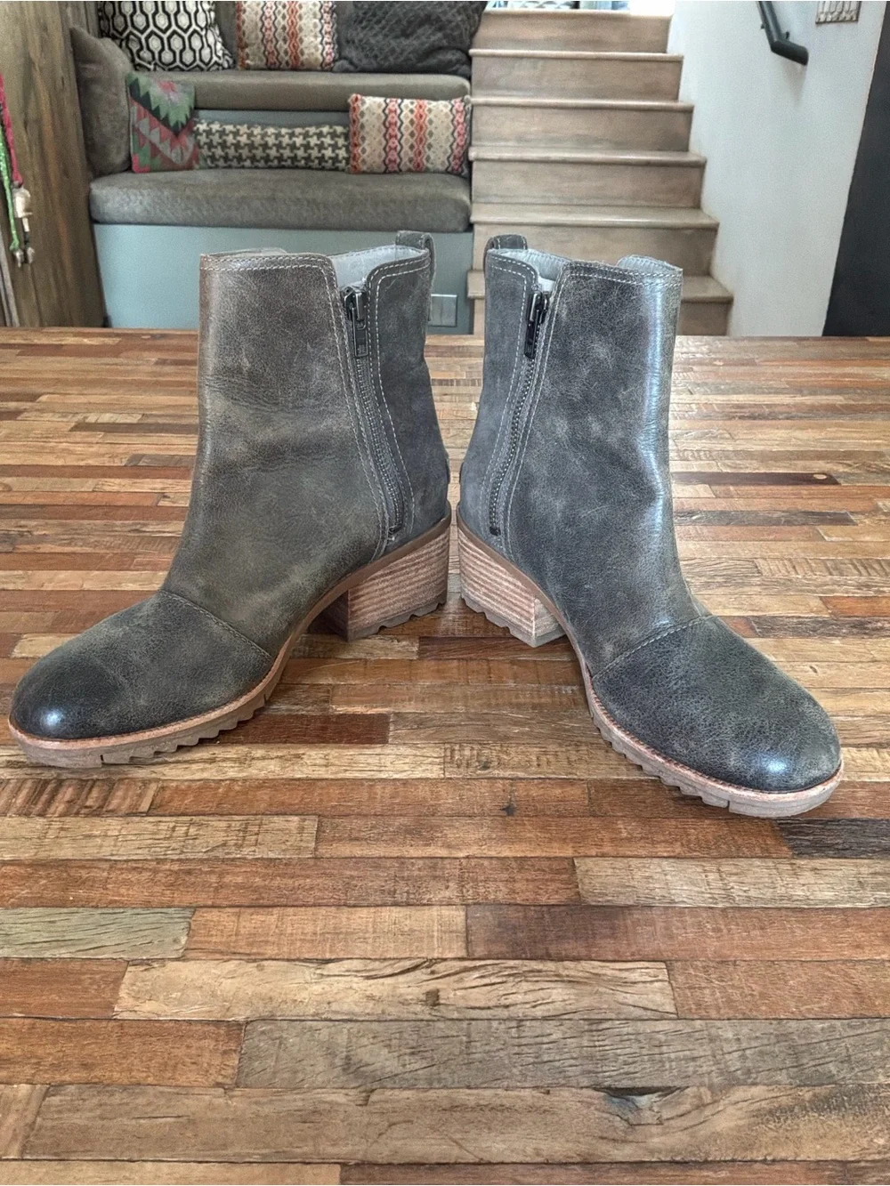 Sorel Gray Leather Ankle Booties with Stacked Heel